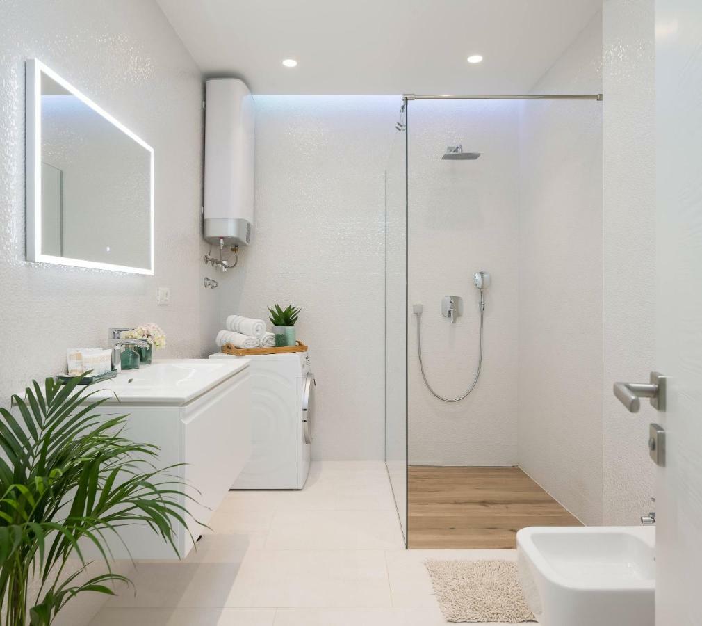 Luxury Design Beach Front Apartment Sukošan Esterno foto