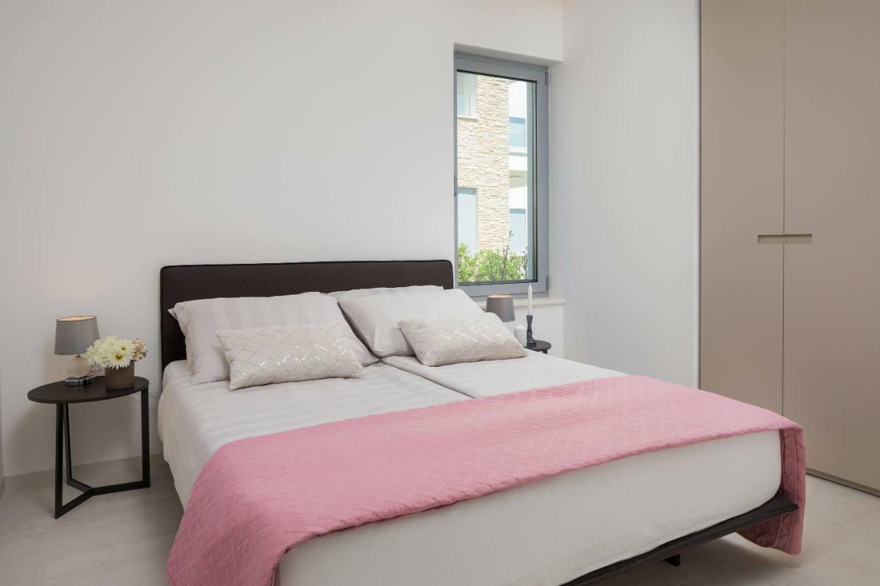 Luxury Design Beach Front Apartment Sukošan Esterno foto